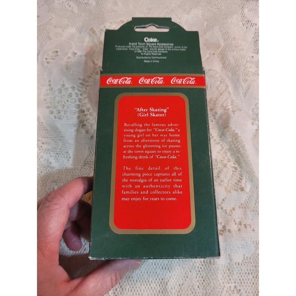 VINTAGE TOWN SQUARE COCA-COLA 1992 GIRL AFTER SKATING CHRISTMAS FIGURE #7940 NIB